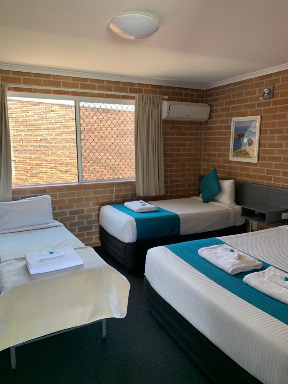 The Oaks Hotel Motel Albion Park Exterior photo